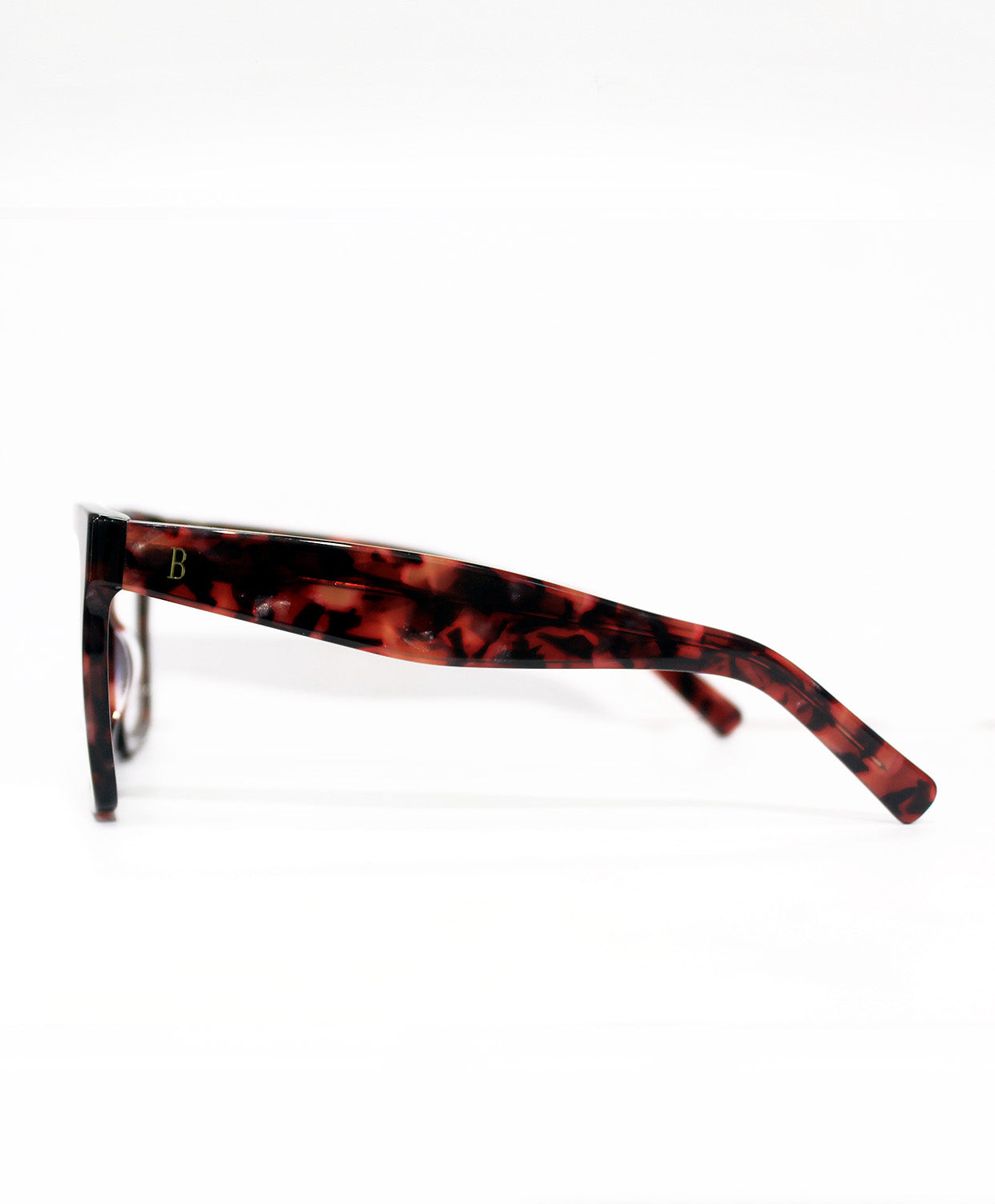 Lentes cuadrados grandes en acetato.
